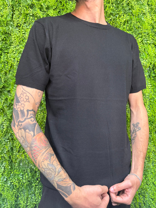 Maglia in filo nera