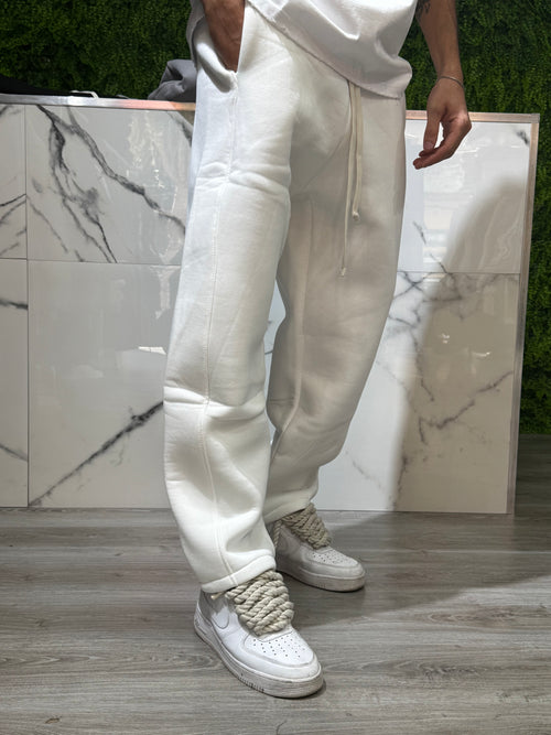 Panta tuta fondo ampio bianco